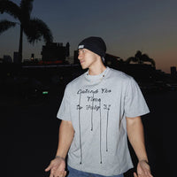 تي شيرت مزين بتطريز حرف مع خيوط مزخرفة 