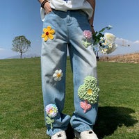 Calças largas com patch de flor bordado 