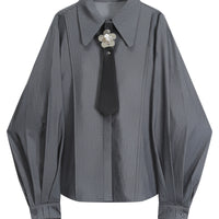 Camisa de manga larga con detalle de corbata de flores 