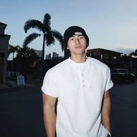 قميص بأكمام قصيرة وياقة هنلي 