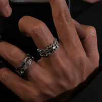 خاتم مزين بالألماس على شكل زهرة السوسن ذات التصميم المفتوح 