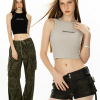 Top corto de canalé con logo bordado 