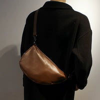 Sac bandoulière en cuir doux minimaliste 