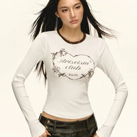 تي شيرت مزخرف بأكمام طويلة ومناسب 