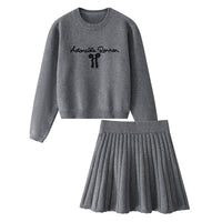 طقم سترة محبوكة وتنورة مطوية 