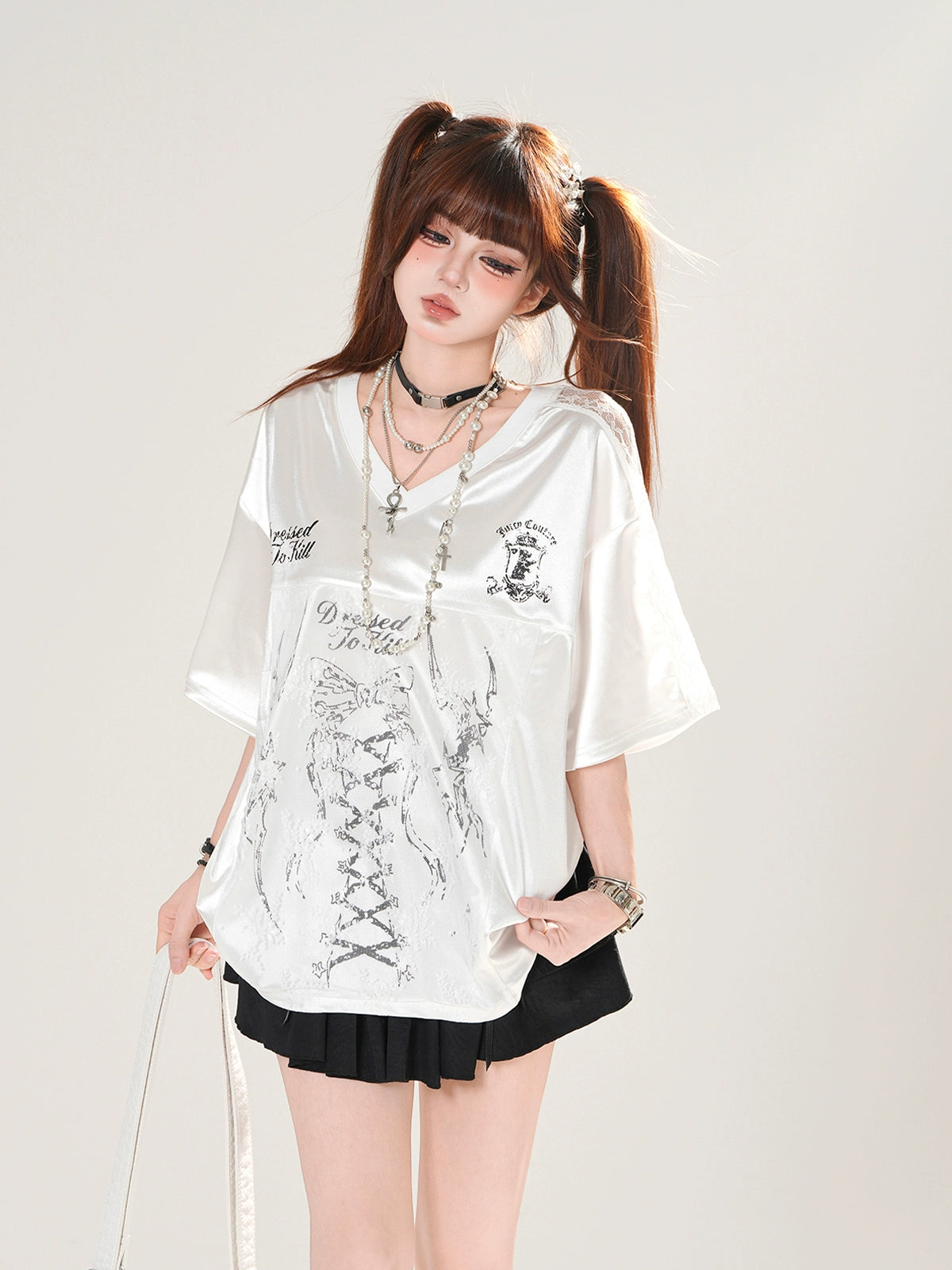 V-neck Lace Graphic Short Sleeve T-shirt