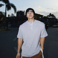 Retro Dokulu Henley Kısa Kol Tişört 