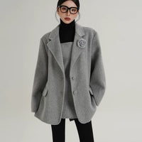 بدلة من قطعتين: معطف صوف وفستان 