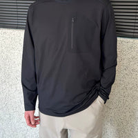 تي شيرت طويل الأكمام مع جيب مناسب للأنشطة الخارجية 