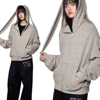 سويت شيرت بقلنسوة مزود بسحاب مخطط بأذني أرنب 