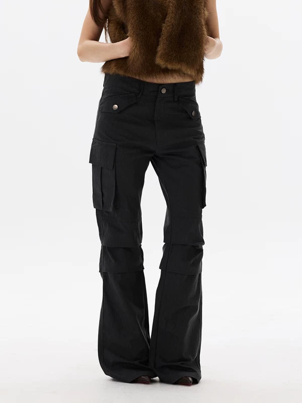 Pantalones cargo de campana plisados 