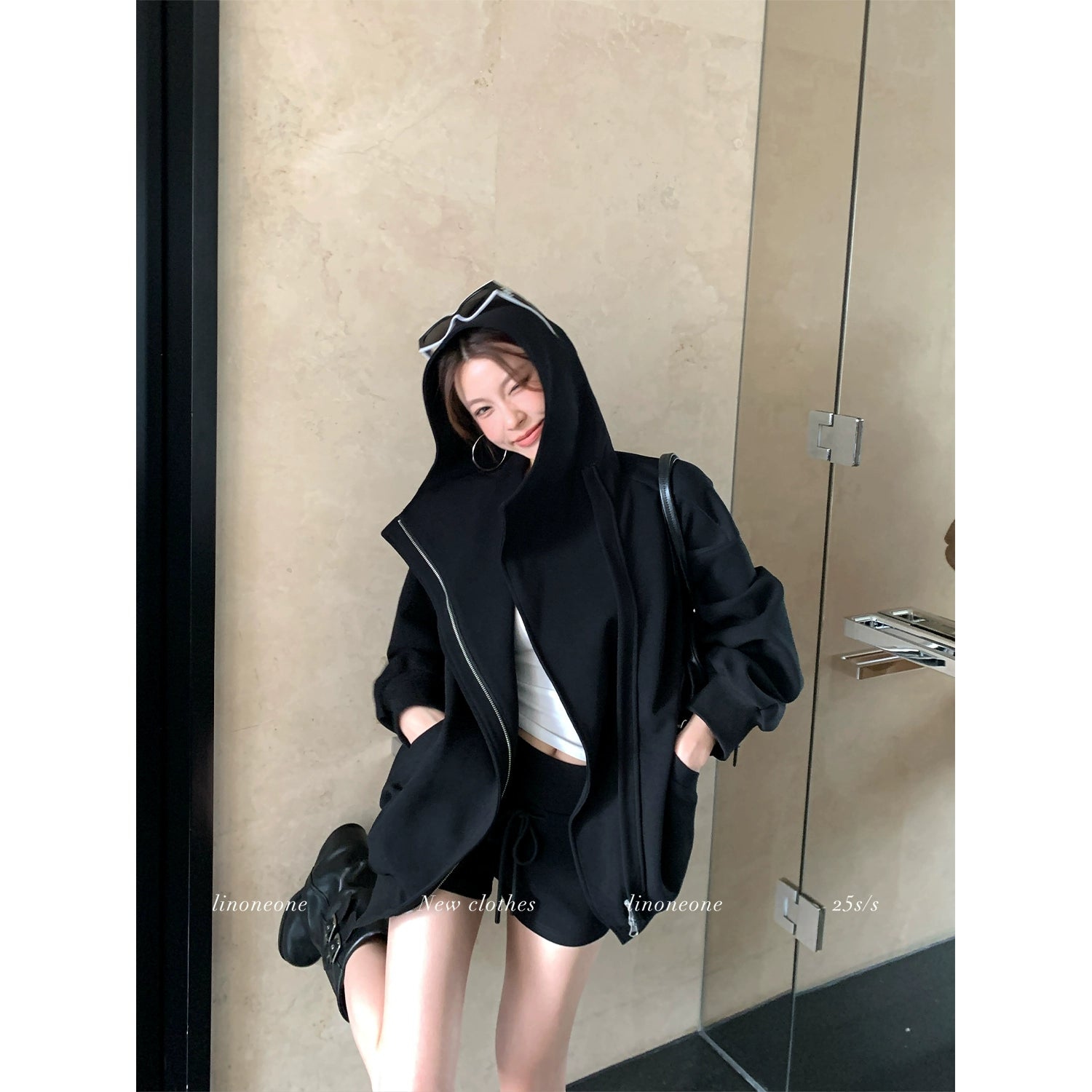 ルーズベルベットフード付きスウェットシャツとショートパンツのセット 