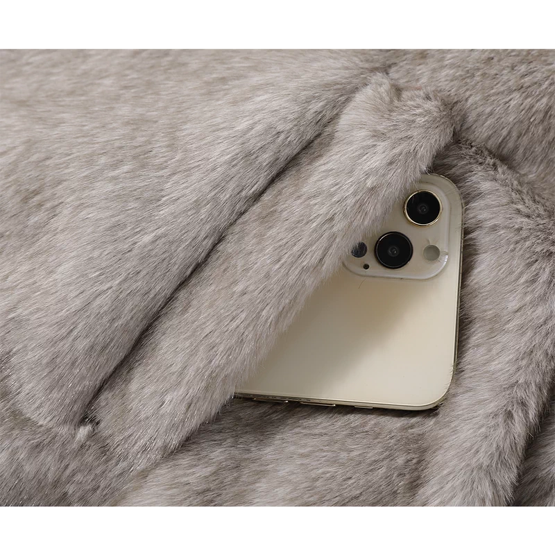 جاكيت شتوي من الفرو الصناعي مع حواف دانتيل 