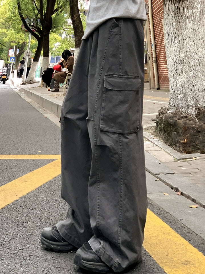 Pantalones cargo de pierna ancha y múltiples bolsillos sueltos 
