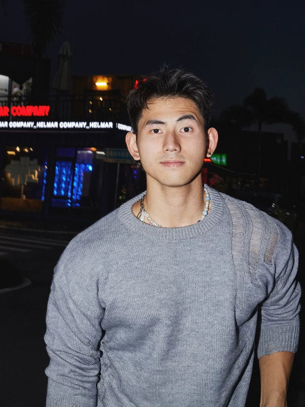 سويت شيرت محبوك بأكمام طويلة على شكل طاقية 