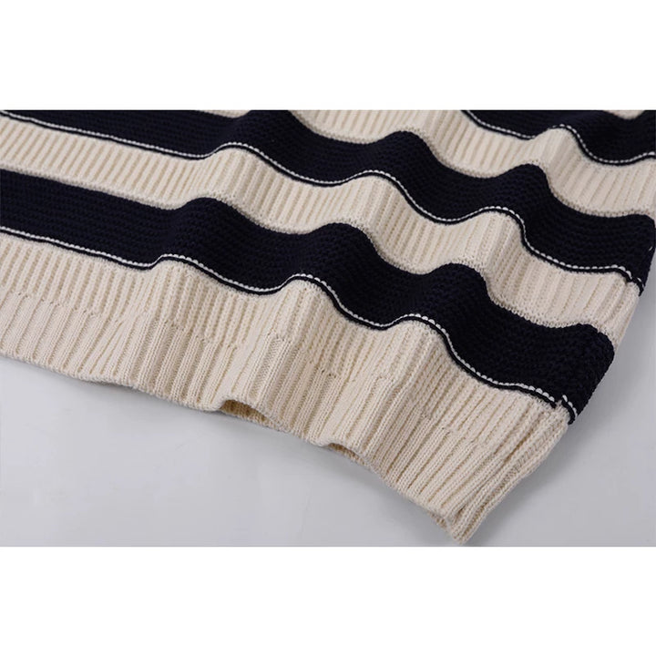 Suéter de punto de rayas con cuello redondo y mangas largas 