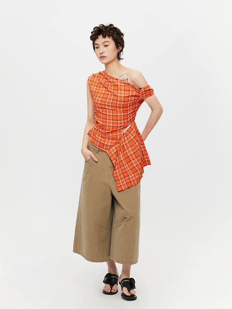 T-shirt à carreaux asymétrique à épaule dénudée 