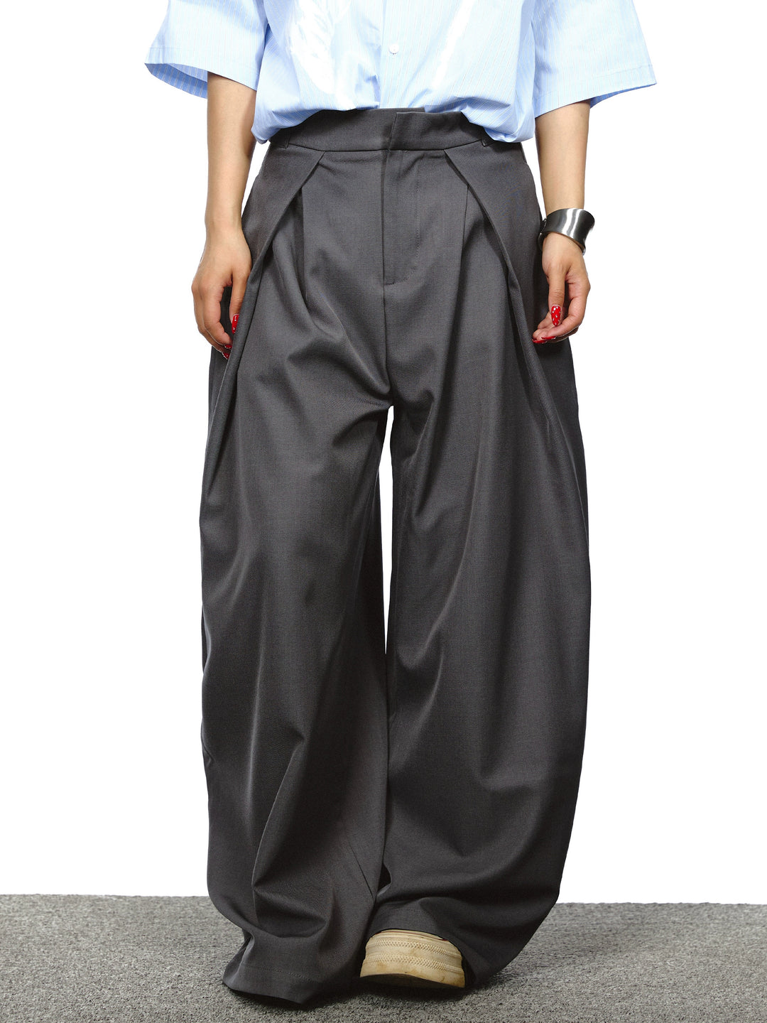 Pantaloni a gamba larga con vita alta plissettata 