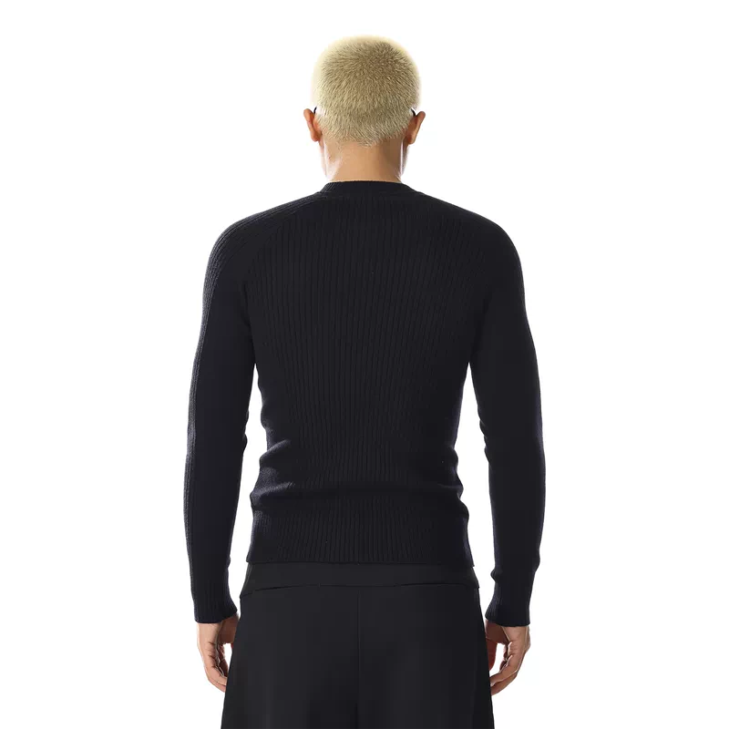 قميص بولو بأكمام طويلة مع نسيج قديم 