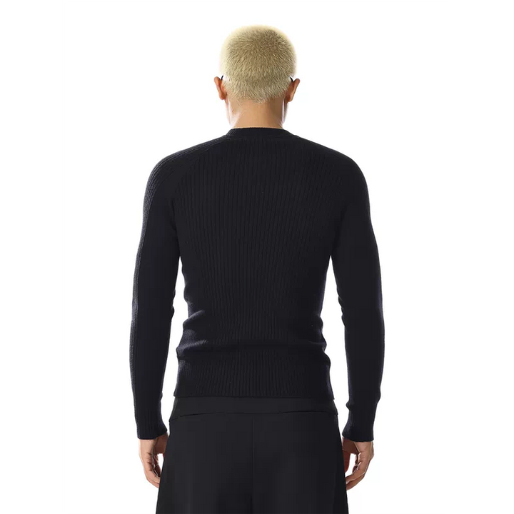 قميص بولو بأكمام طويلة مع نسيج قديم 