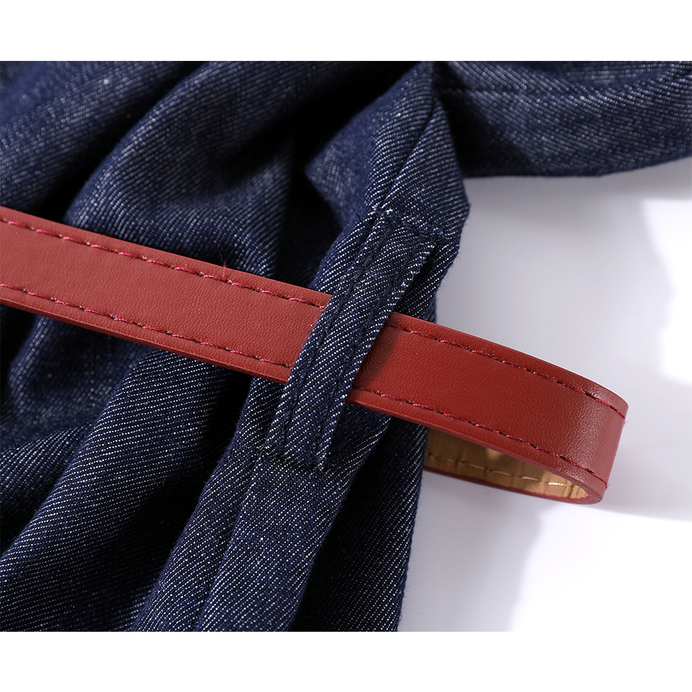 Ermeløs denimkjole med knapper og belte 