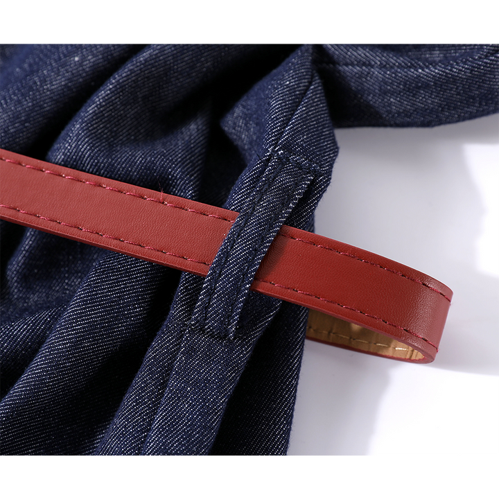 Ermeløs denimkjole med knapper og belte 