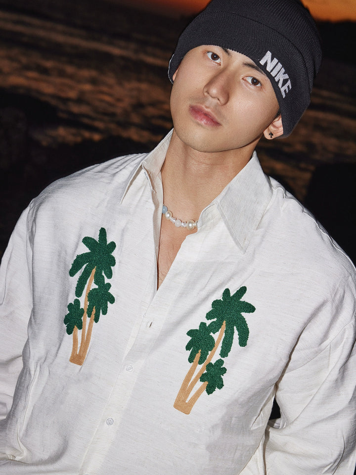Chemise à manches longues ajustable avec arbre de noix de coco brodé 