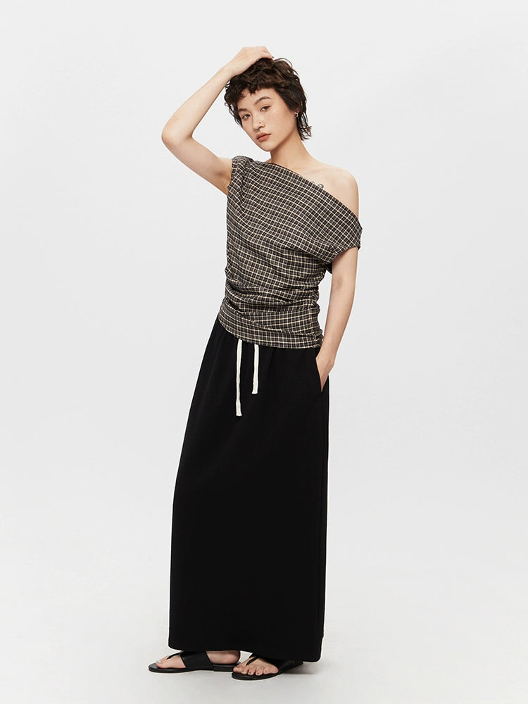 Pull col roulé ajusté à une épaule en tartan 