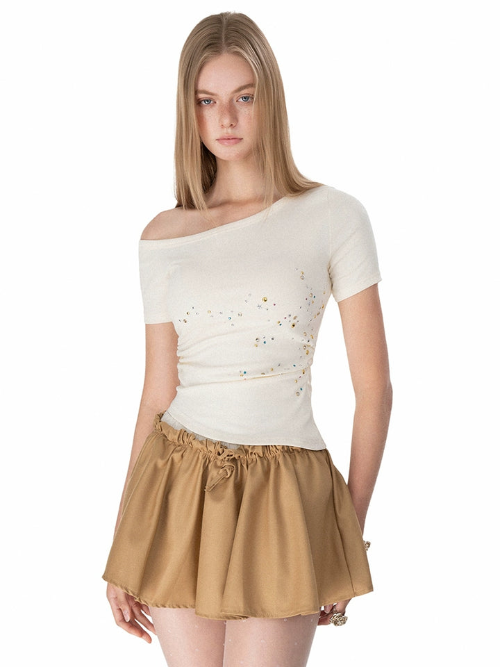 T-shirt slim à épaules dénudées orné d'étoiles 