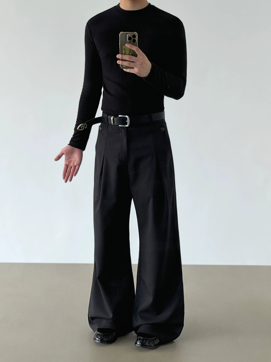 Pantalons évasés plissés en lin géométrique 