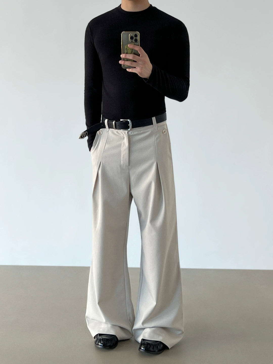 Pantalons évasés plissés en lin géométrique 