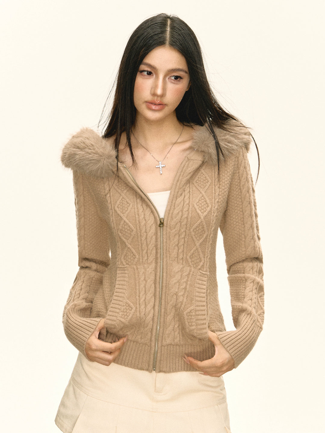 Pull à capuche zippé en tricot en fausse fourrure 
