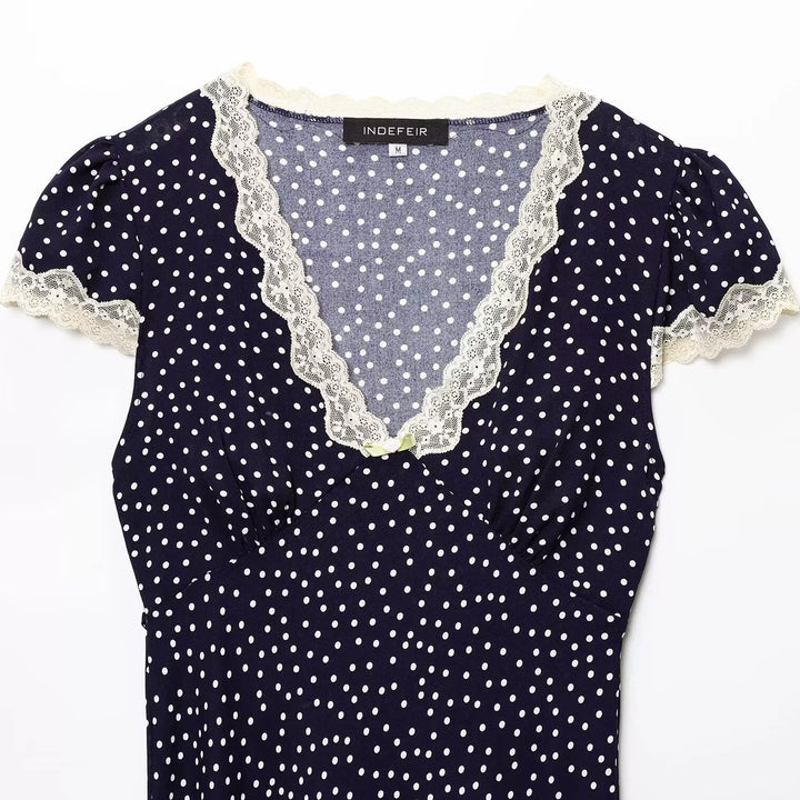 Vestido Midi de Poá com Renda em V 
