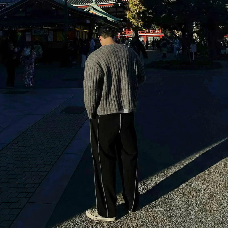 سويت شيرت بياقة دائرية محبوكة ذات خطوط 