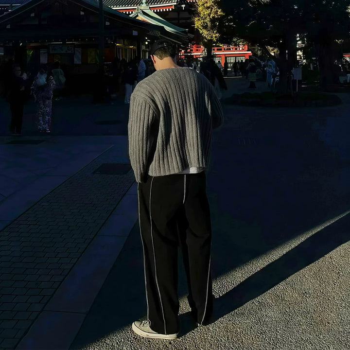 سويت شيرت بياقة دائرية محبوكة ذات خطوط 