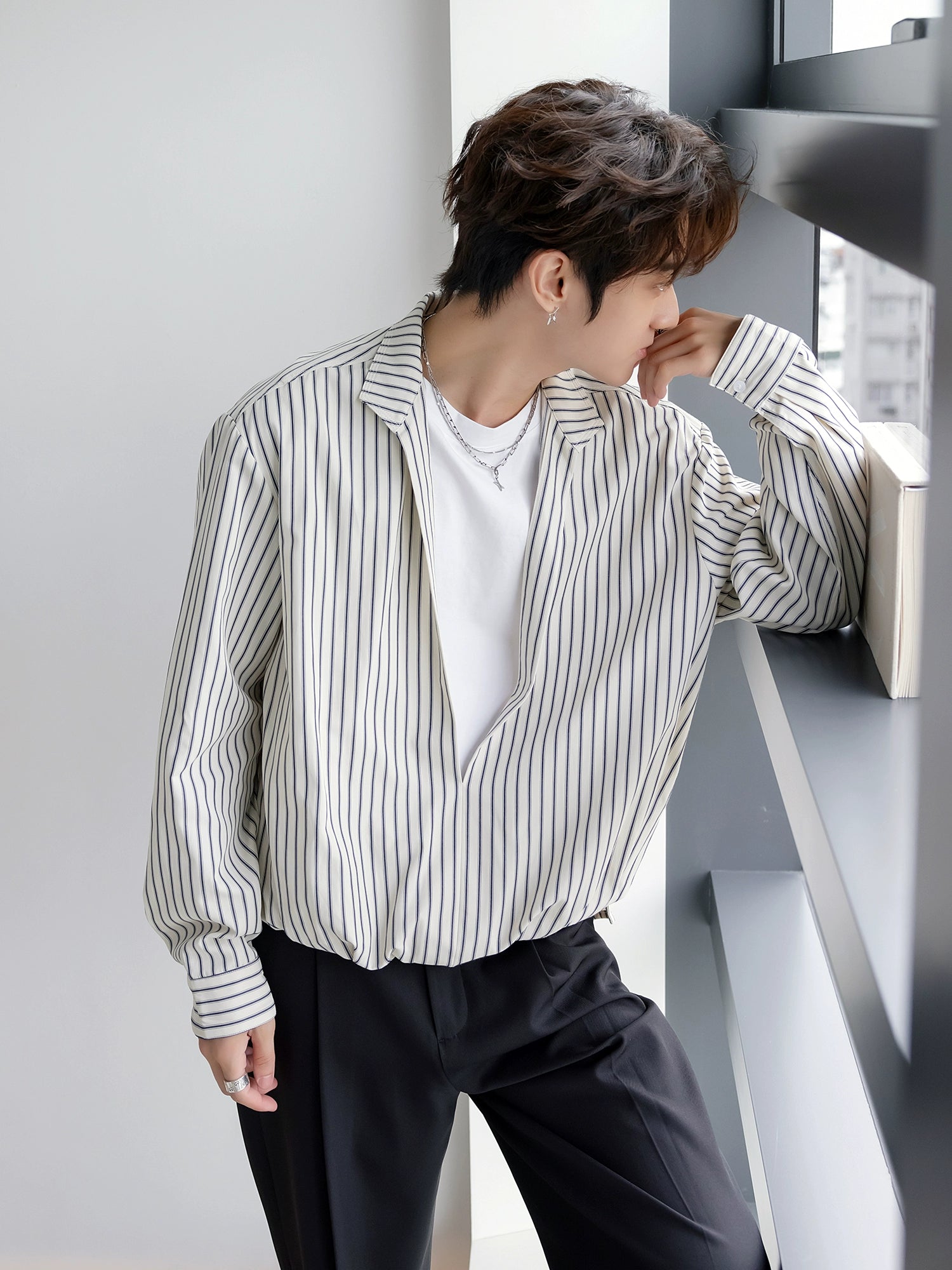 طقم قميص مزود بياقة قائمة مخططة 