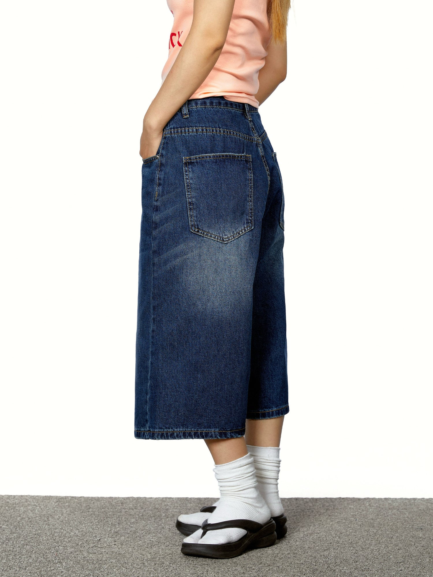 بنطال جينز مقصوص واسع الساقين 