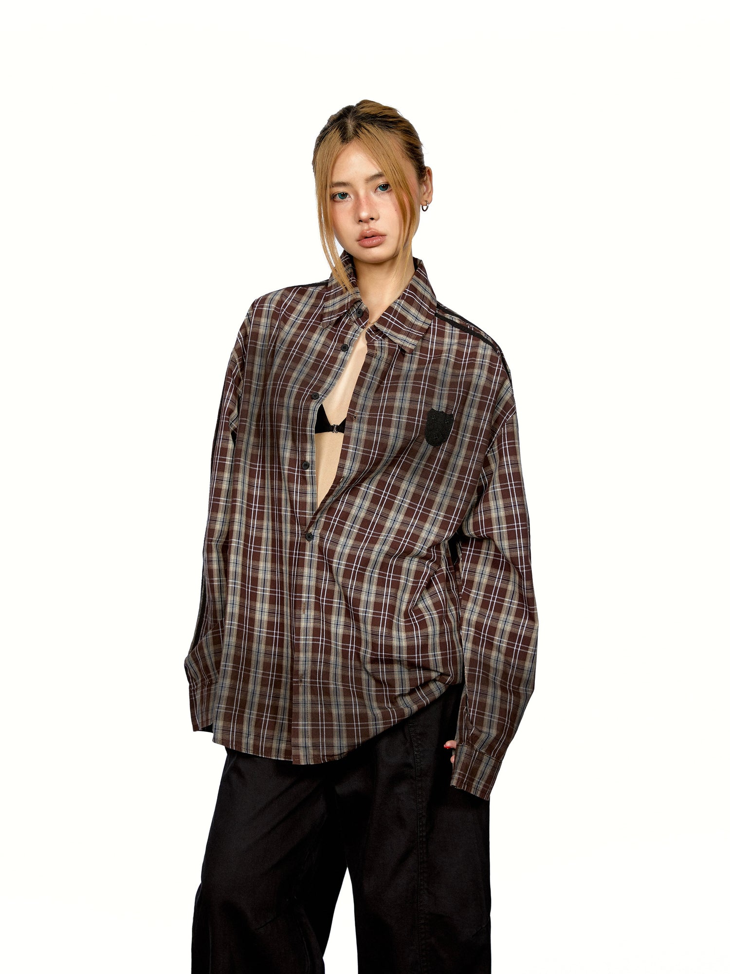 قميص فضفاض بتصميم مربعات متداخلة ممزقة 