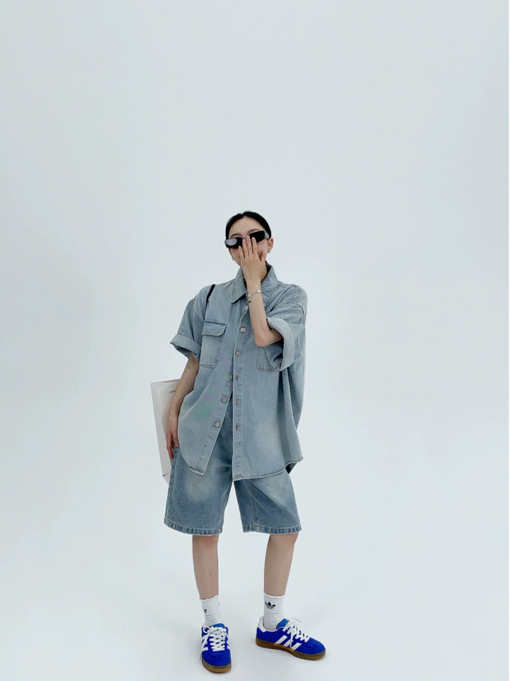 Chemise à manches courtes en denim surdimensionnée avec boutons 