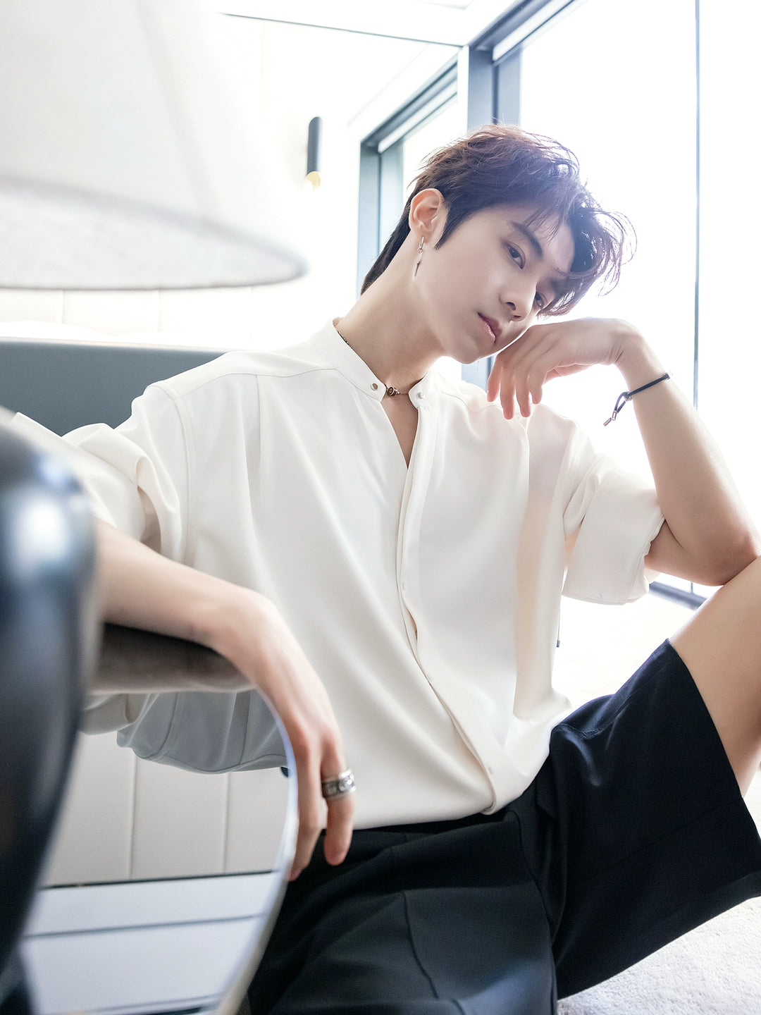 스탠드 칼라 브이넥 반팔 셔츠 