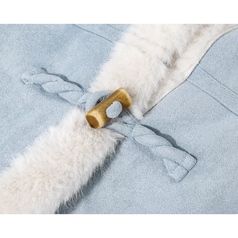 Abrigo de ante forrado de borreguillo con cierre de toggle y solapa 