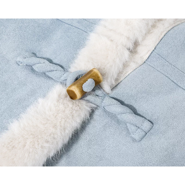 Abrigo de ante forrado de borreguillo con cierre de toggle y solapa 