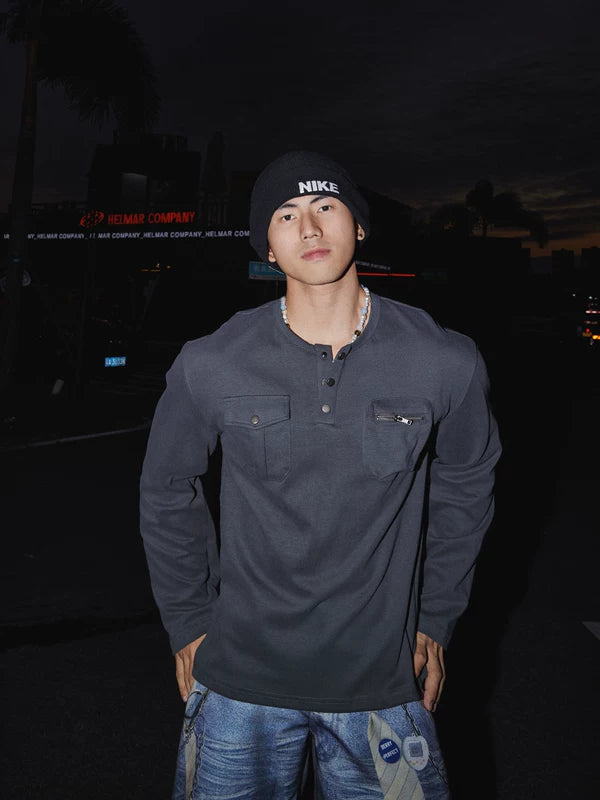 Camiseta de manga larga Henley con doble bolsillo 