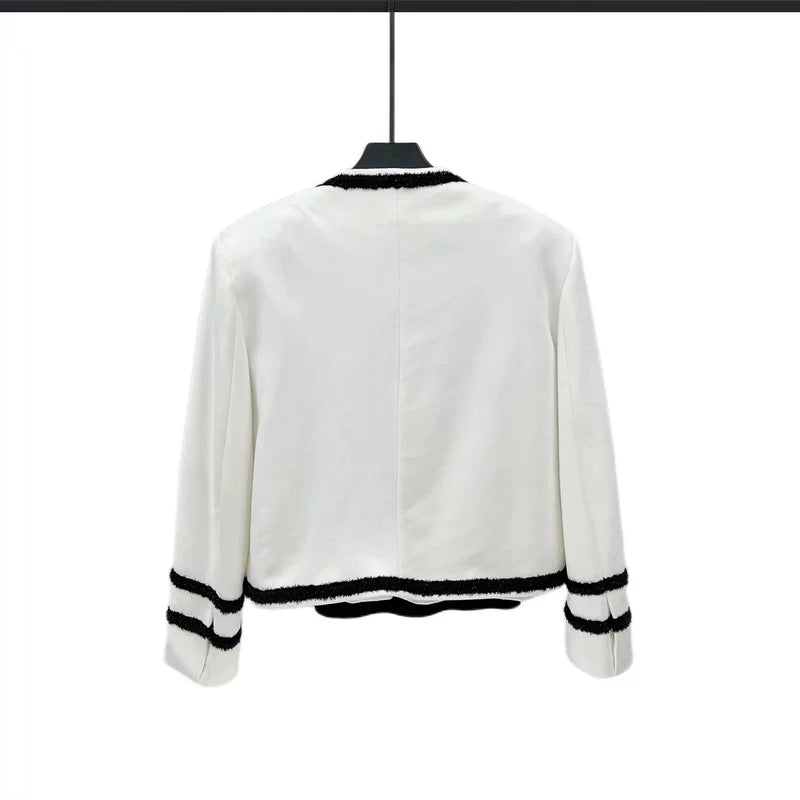 Çiçekli Süslemeli Yuvarlak Yaka Kısa Ceket 