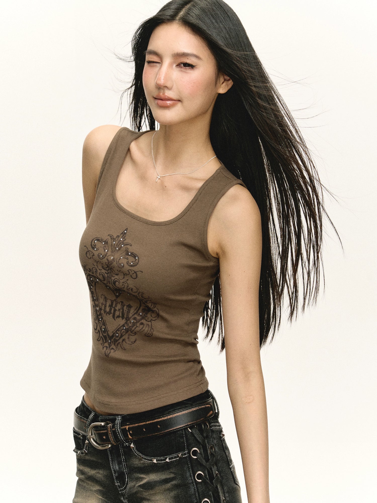 قميص تانك بكتف رفيع بتصميم ريترو 