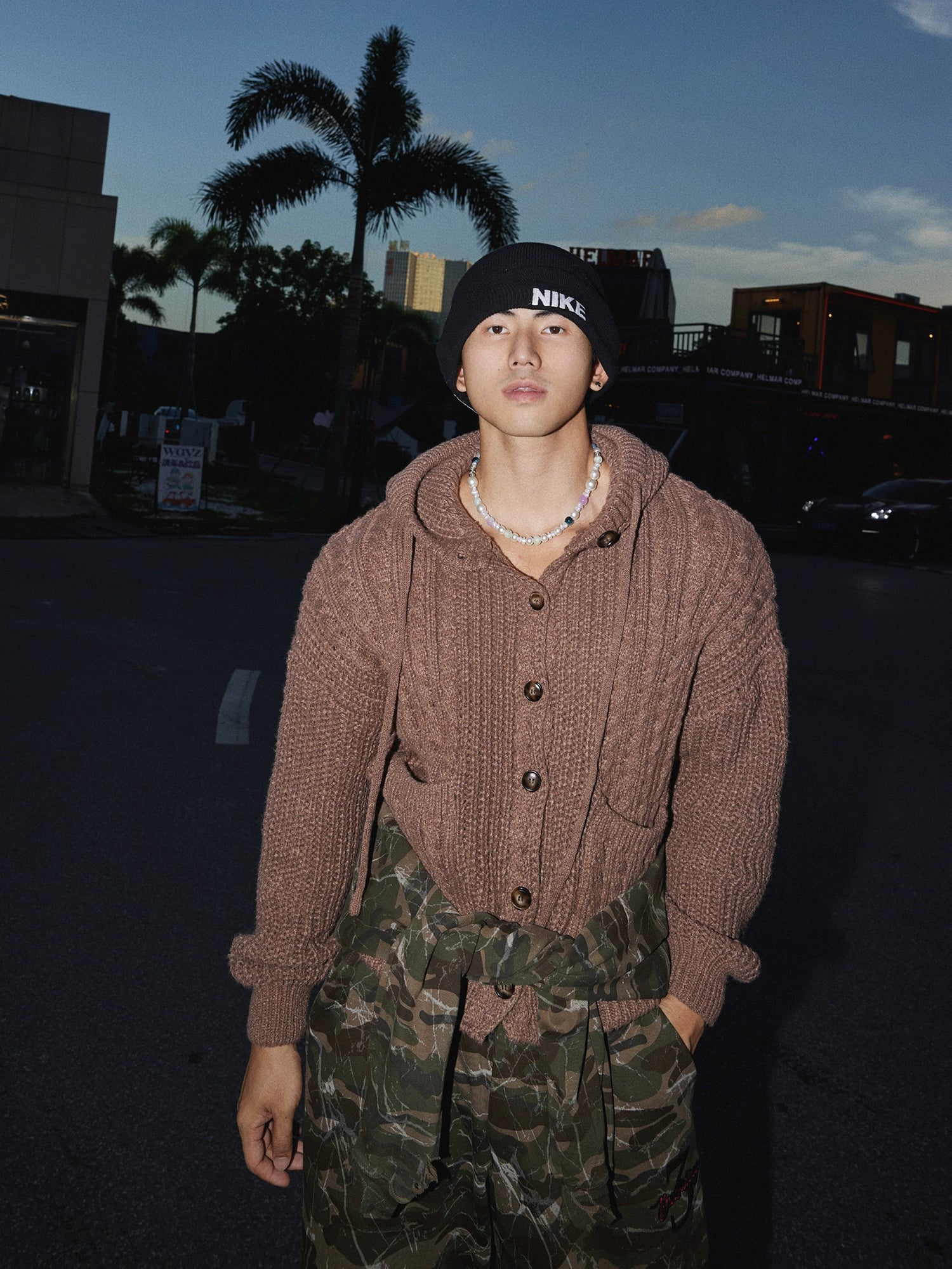 Kalın Örgü Kapüşonlu Düğmeli Kazak 