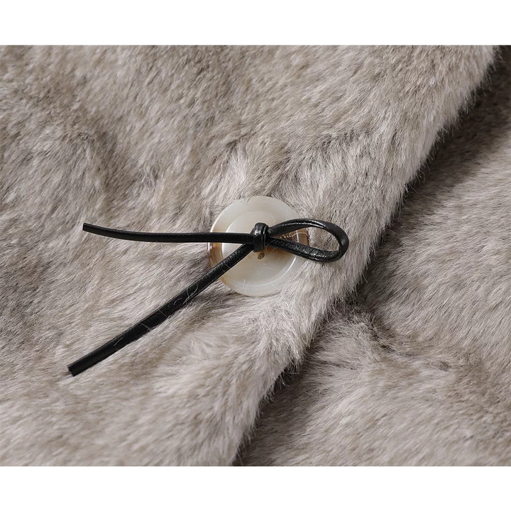 جاكيت شتوي من الفرو الصناعي مع حواف دانتيل 