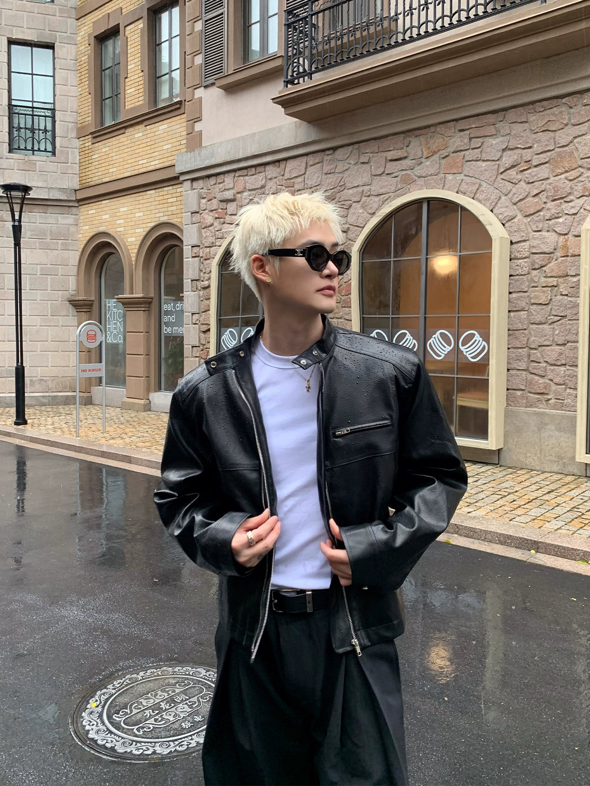 سترة جلدية فضفاضة عتيقة ذات ياقة قائمة 