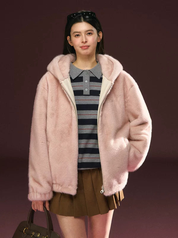 Giacca con cappuccio in pelliccia sintetica con zip 