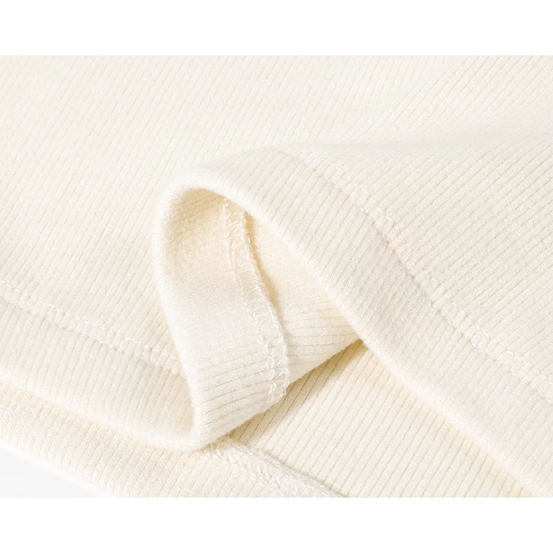 Top de punto ajustado con cuello alto 